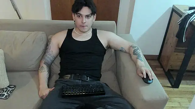 Snapshot of Markuss_b chatting on February 2, 2:48 am Markuss b online show from February 2, 2:48 am