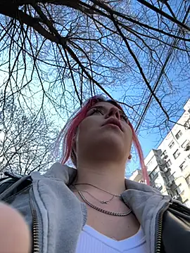 RiriRoseey online show from March 5, 8:32 am