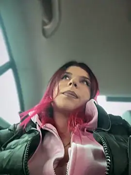 RiriRoseey online show from November 27, 9:00 am