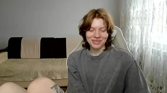 StellaDavis online show from April 5, 9:06 am