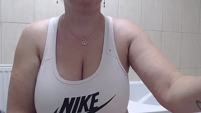 Snapshot of newamyy chatting on February 28, 6:25 am newamyy online show from February 28, 6:25 am