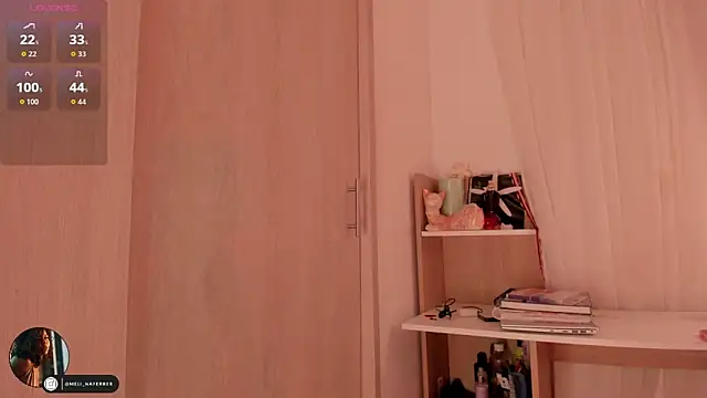 Snapshot of Melina_Ferrer1 chatting on February 15, 4:47 pm Melina Ferrer1 online show from February 15, 4:47 pm