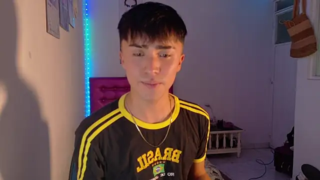 Snapshot of santi-fabulous chatting on December 18, 3:01 am santi-fabulous online show from December 18, 3:01 am