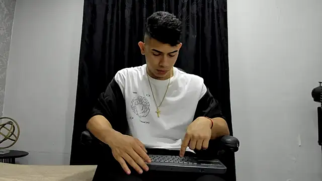 andrew rose  online show from January 15, 2:24 pm