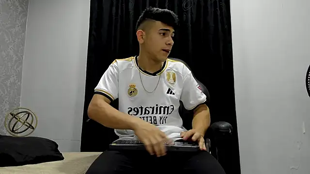 andrew rose  online show from January 16, 8:25 pm