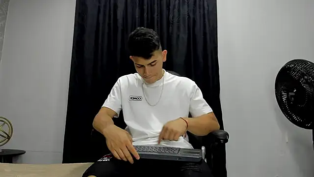 andrew rose  online show from January 25, 11:00 pm