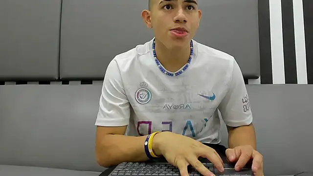 andrew rose  online show from February 5, 7:53 pm