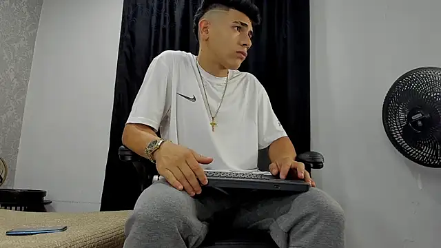 andrew rose  online show from March 14, 3:37 am