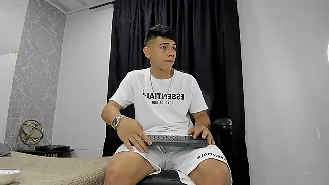 andrew rose  online show from March 22, 4:04 pm