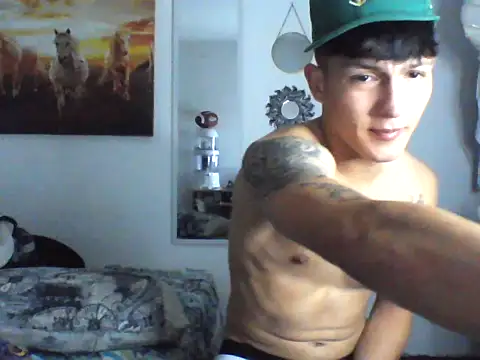 Snapshot of Pharaon_71 chatting on February 18, 4:15 am Pharaon 71 online show from February 18, 4:15 am