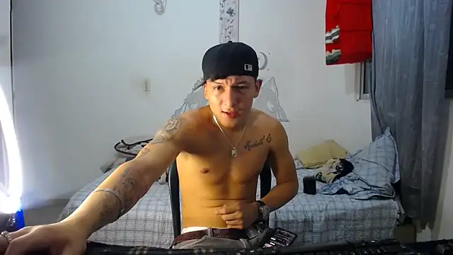 Snapshot of Pharaon_71 chatting on February 25, 2:32 am Pharaon 71 online show from February 25, 2:32 am