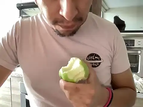 littlelatinhunter online show from January 6, 1:04 pm