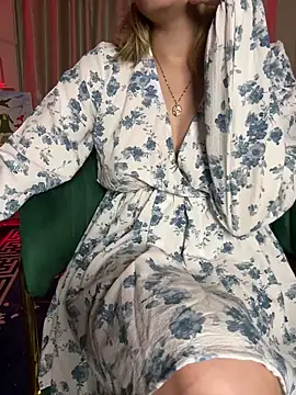 Snapshot of Jen_jennyy1 chatting on May 23, 12:05 am Jen jennyy1 online show from May 23, 12:05 am