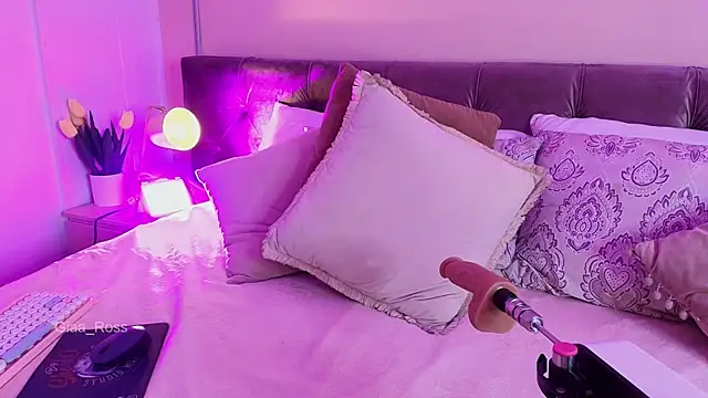 Giaa Ross online show from February 13, 2:52 pm