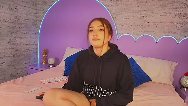 Giaa Ross online show from March 12, 7:31 pm