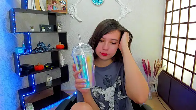 Lina Brownie online show from December 7, 1:58 am