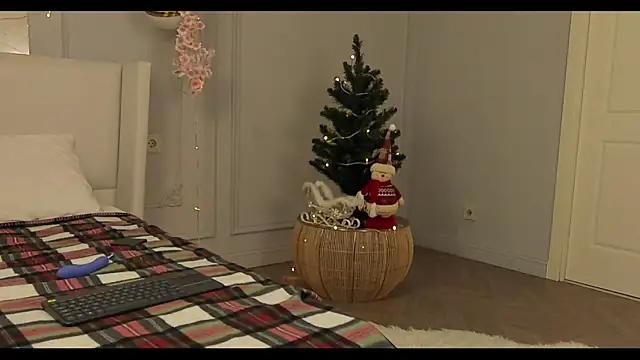 Miley Smile online show from December 21, 8:28 am