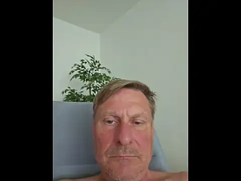 johnnym1 online show from May 13, 11:40 am