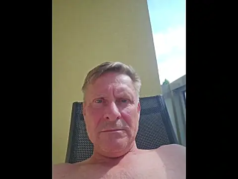 Snapshot of johnnym1 chatting on June 16, 7:33 am johnnym1 online show from June 16, 7:33 am