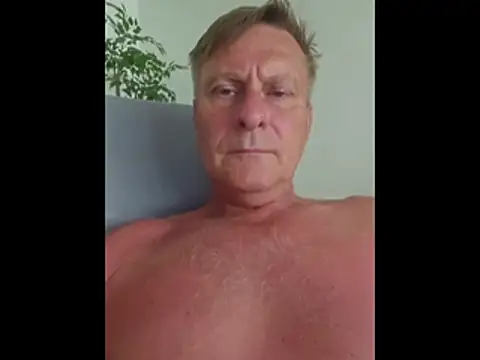 Snapshot of johnnym1 chatting on June 21, 7:55 am johnnym1 online show from June 21, 7:55 am