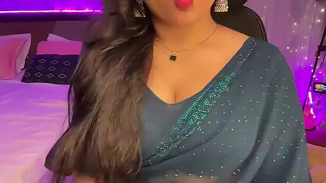 Snapshot of Spice-Summi chatting on April 24, 7:22 am Spice-Summi online show from April 24, 7:22 am