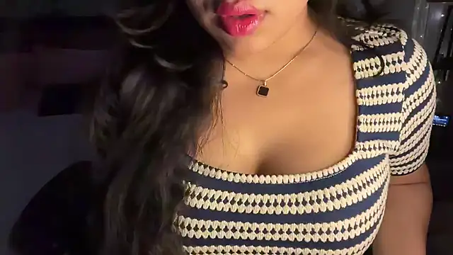 Snapshot of Spice-Summi chatting on May 12, 5:26 am Spice-Summi online show from May 12, 5:26 am