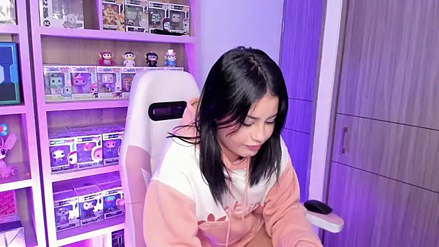 Snapshot of Victoria_se chatting on April 10, 5:12 am Victoria se online show from April 10, 5:12 am
