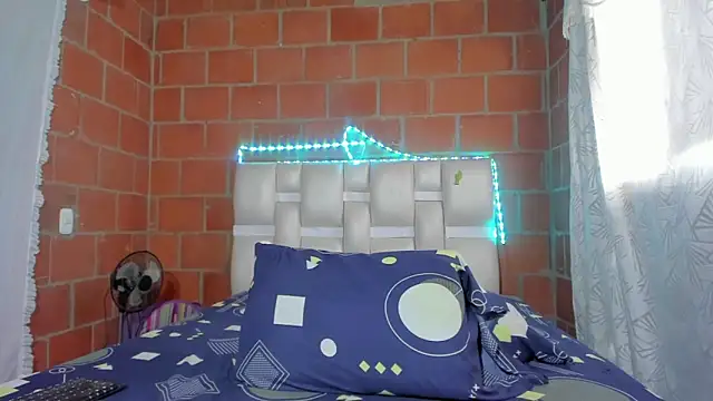 Elettrahot  online show from November 1, 11:45 am