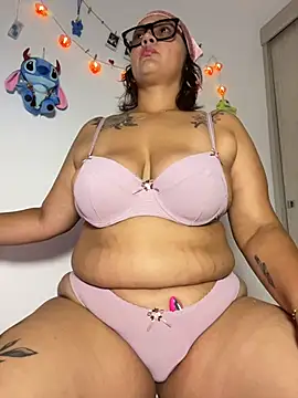 Snapshot of keirabbw chatting on January 17, 12:37 am keirabbw online show from January 17, 12:37 am