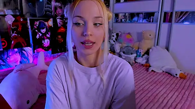 Snapshot of Cute__Pony chatting on April 23, 8:55 pm Cute Pony online show from April 23, 8:55 pm