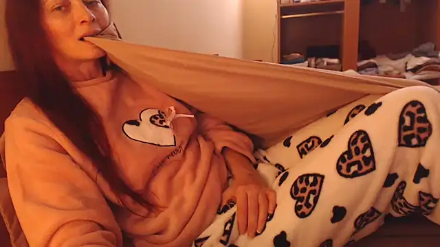 LovelyAndraGirl online show from January 10, 2:41 pm