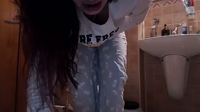 LovelyAndraGirl online show from May 2, 2:44 pm