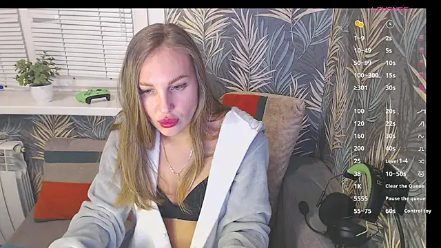 Kelly Hardy online show from February 13, 11:50 am