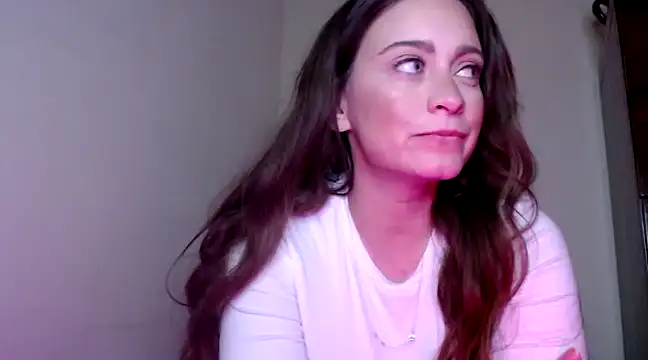 Snapshot of Sophie_Raegan chatting on December 10, 11:43 am Sophie Raegan online show from December 10, 11:43 am