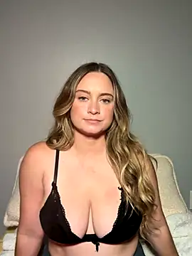 Snapshot of Sophie_Raegan chatting on October 15, 11:54 am Sophie Raegan online show from October 15, 11:54 am