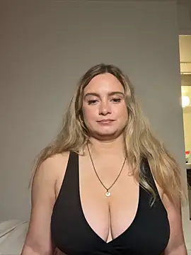 Snapshot of Sophie_Raegan chatting on April 20, 1:36 pm Sophie Raegan online show from April 20, 1:36 pm