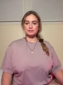 Snapshot of Sophie_Raegan chatting on May 5, 5:59 am Sophie Raegan online show from May 5, 5:59 am