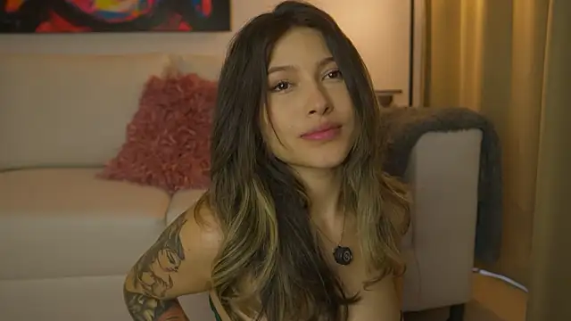 Snapshot of AyraSmith_ chatting on February 12, 9:43 pm AyraSmith online show from February 12, 9:43 pm