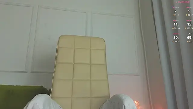 Snapshot of Sereta_Finn chatting on December 6, 7:12 pm Sereta Finn online show from December 6, 7:12 pm