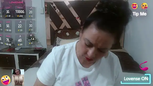 lindaesmeralda online show from October 16, 11:50 pm