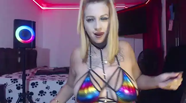 Snapshot of aliceesmith chatting on February 10, 9:25 pm aliceesmith online show from February 10, 9:25 pm