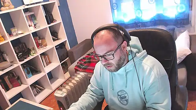 ravingr4d4 online show from March 10, 9:10 am