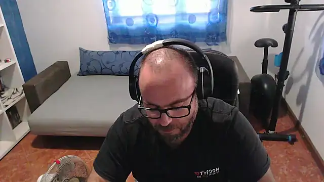 ravingr4d4 online show from September 28, 2:22 pm