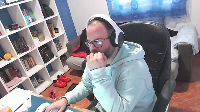 ravingr4d4 online show from December 3, 12:36 pm