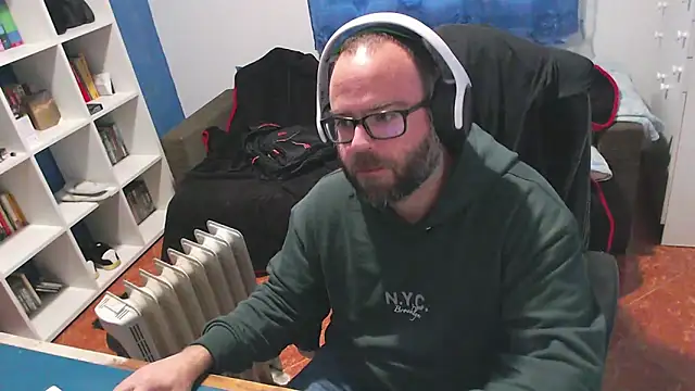 ravingr4d4 online show from December 15, 1:59 pm