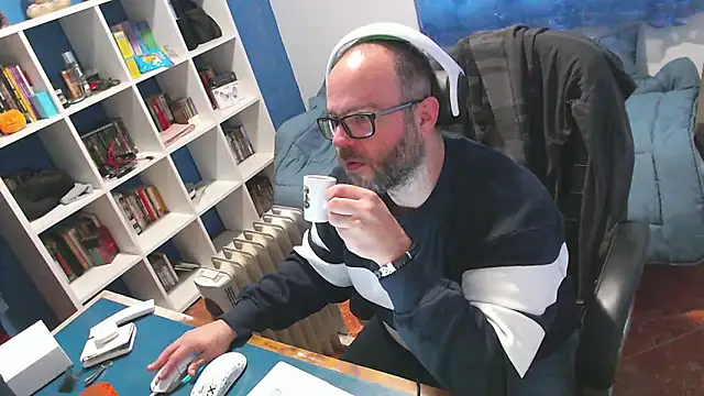 ravingr4d4 online show from January 13, 11:26 am