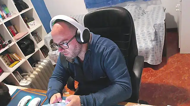 Snapshot of ravingr4d4 chatting on February 1, 9:46 pm ravingr4d4 online show from February 1, 9:46 pm