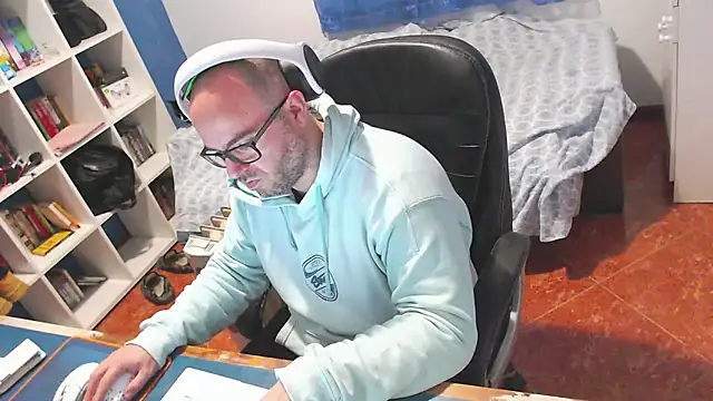 Snapshot of ravingr4d4 chatting on February 2, 9:52 am ravingr4d4 online show from February 2, 9:52 am