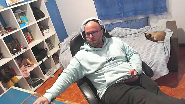 Snapshot of ravingr4d4 chatting on February 6, 12:04 am ravingr4d4 online show from February 6, 12:04 am