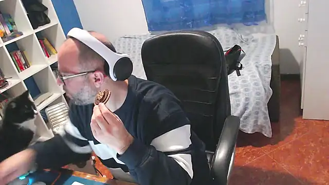 Snapshot of ravingr4d4 chatting on February 9, 2:10 pm ravingr4d4 online show from February 9, 2:10 pm